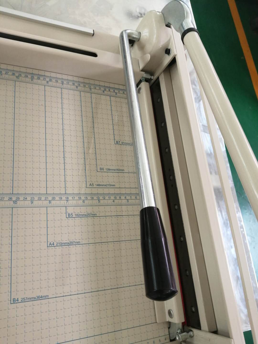 QK-868-A4 Manual Paper Cutter  - Body Trimmer recension och pris